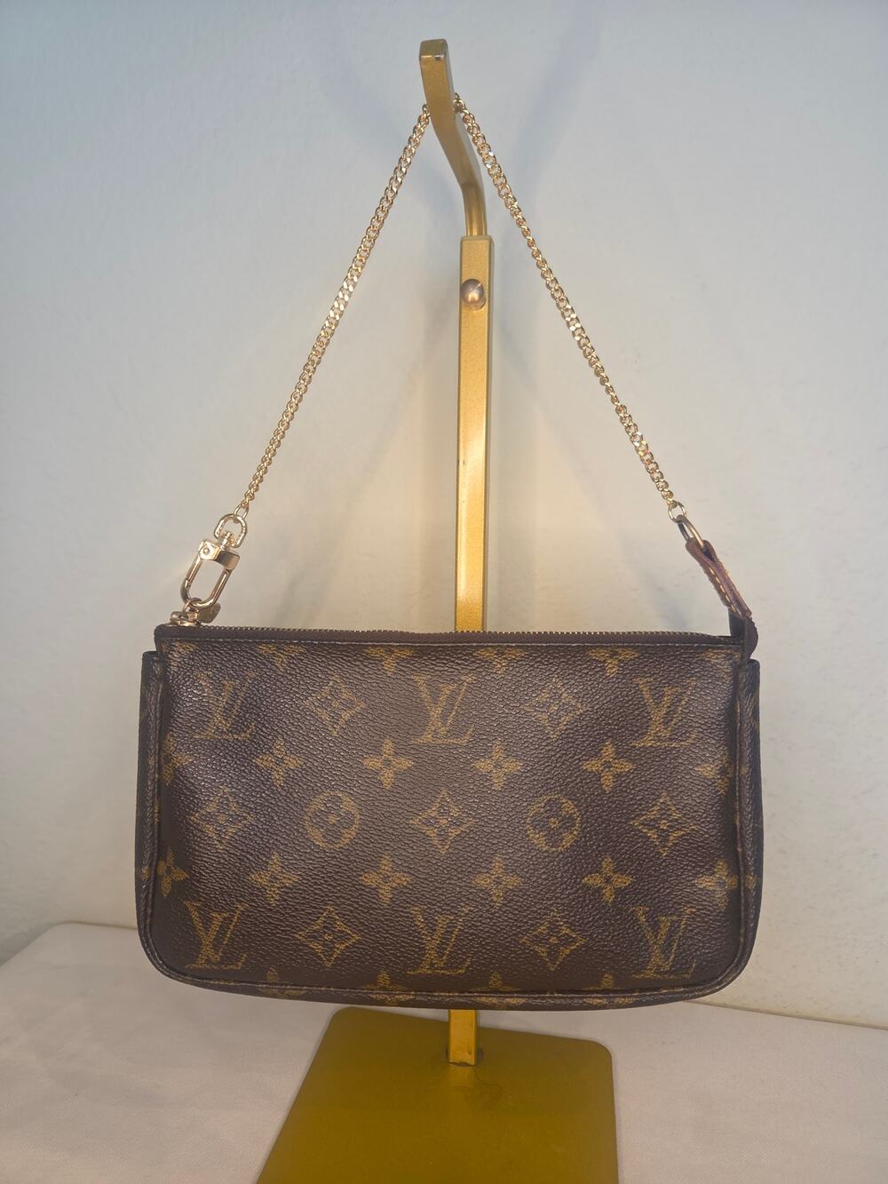 Louis Vuitton Pochette Accessoires Monogram Shoulder Bag Gold Chain SD0918